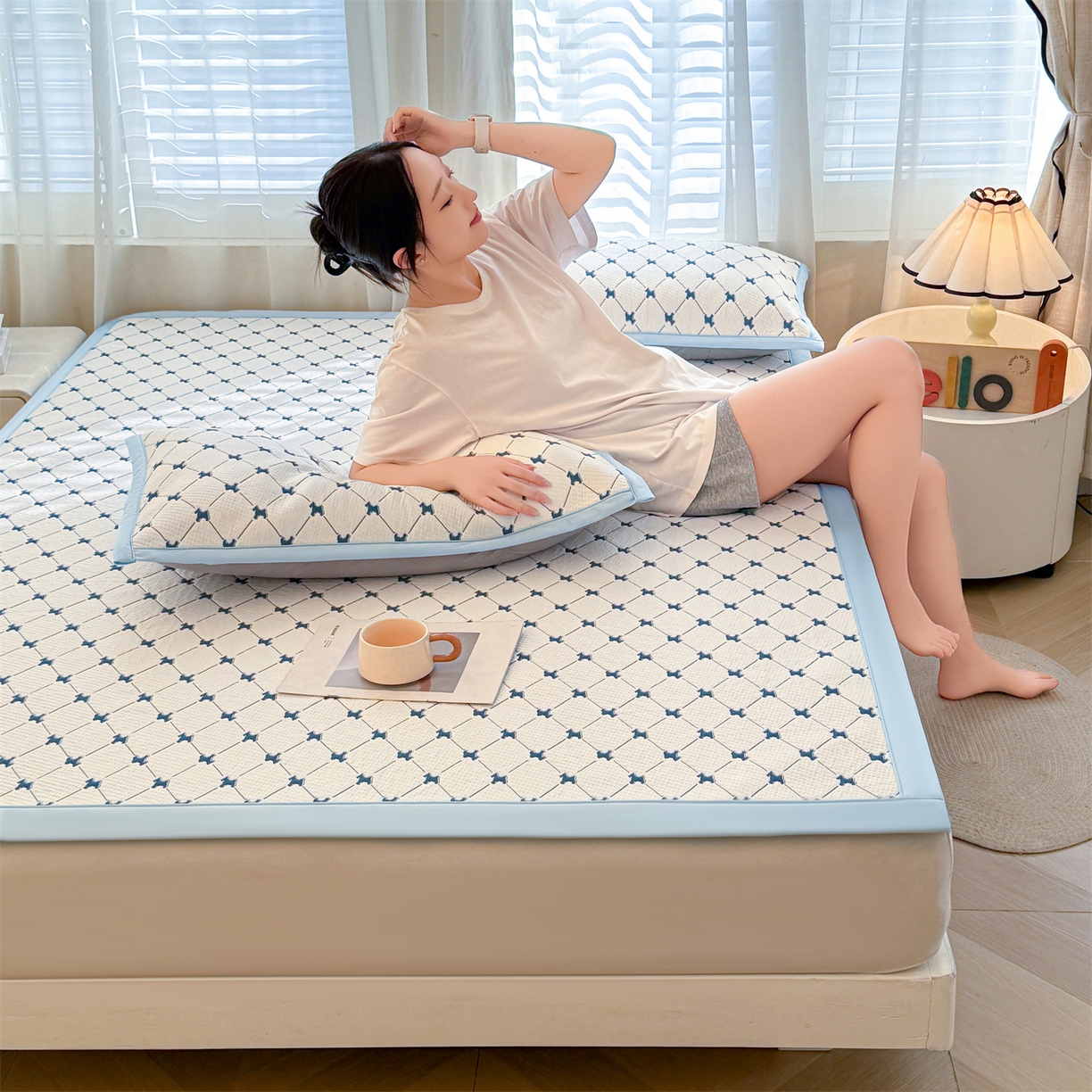 91家纺网 家纺一手货源 找家纺 恒爱家纺 2026新款A类凉感冰豆豆凉席系列三件套 一马当先-蓝