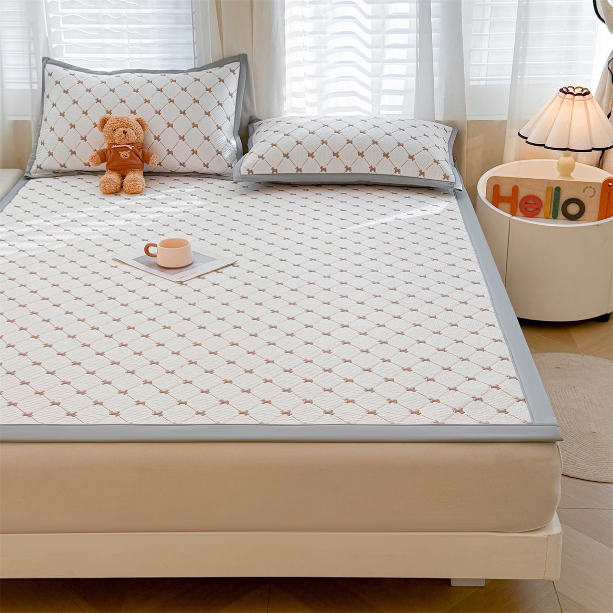 91家纺网 家纺一手货源 找家纺 恒爱家纺 2026新款A类凉感冰豆豆凉席系列三件套 一马当先-咖