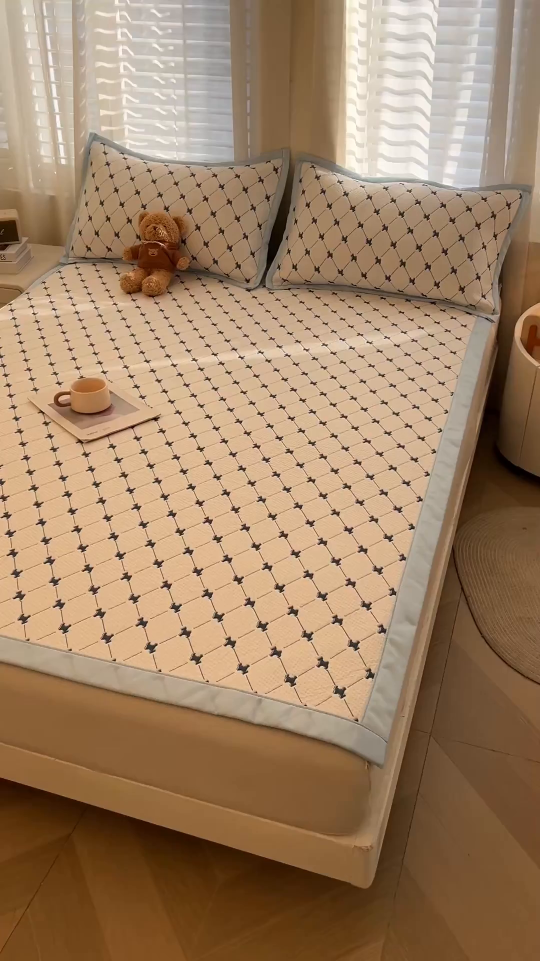 91家纺网 家纺一手货源 找家纺 恒爱家纺 2026新款A类凉感冰豆豆凉席系列三件套 一马当先-蓝