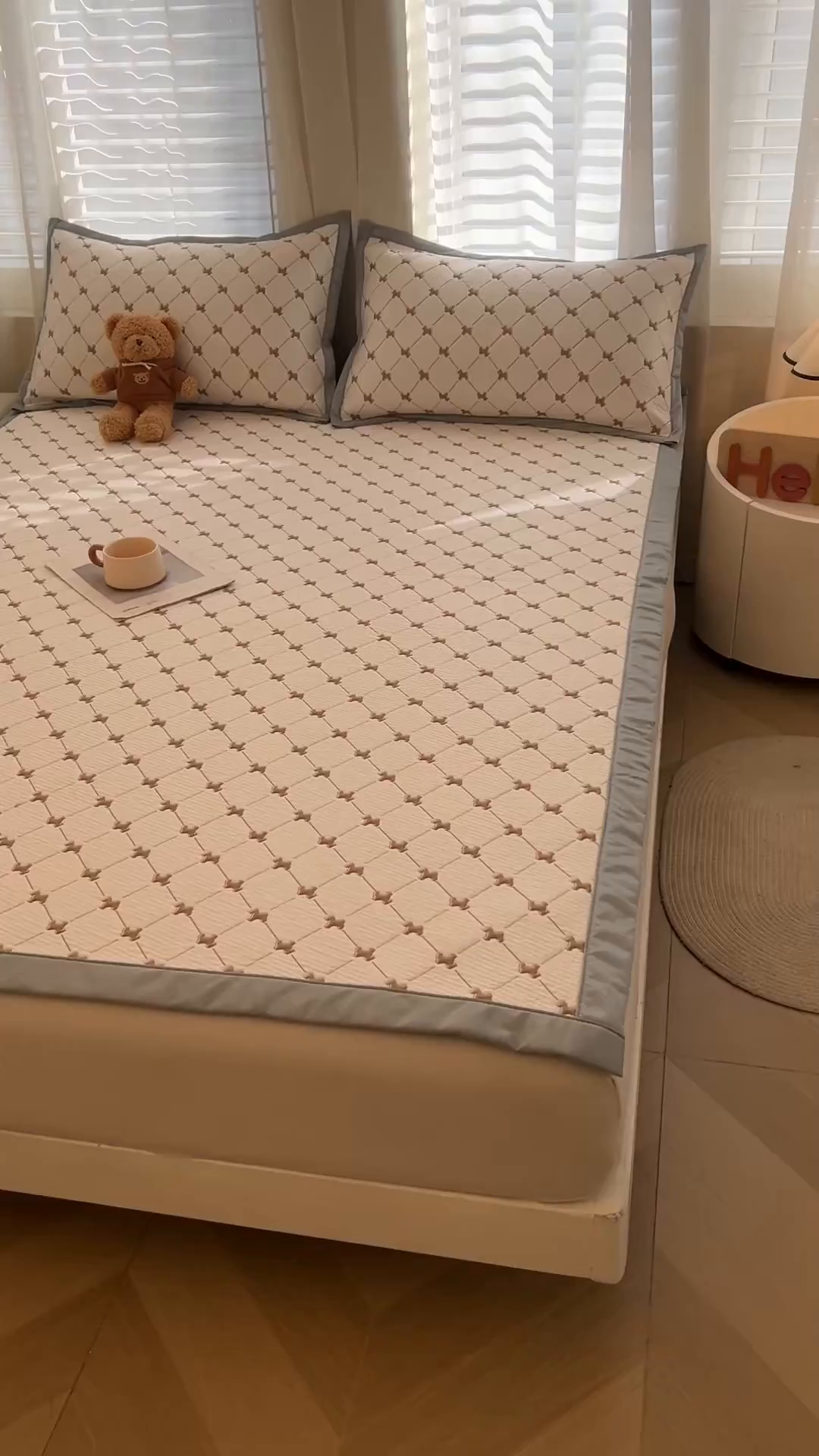 91家纺网 家纺一手货源 找家纺 恒爱家纺 2026新款A类凉感冰豆豆凉席系列三件套 一马当先-咖