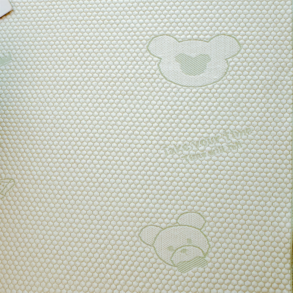 91家纺网 家纺一手货源 找家纺 恒爱家纺 2026新款A类凉感冰豆豆凉席系列三件套 轻松熊-绿