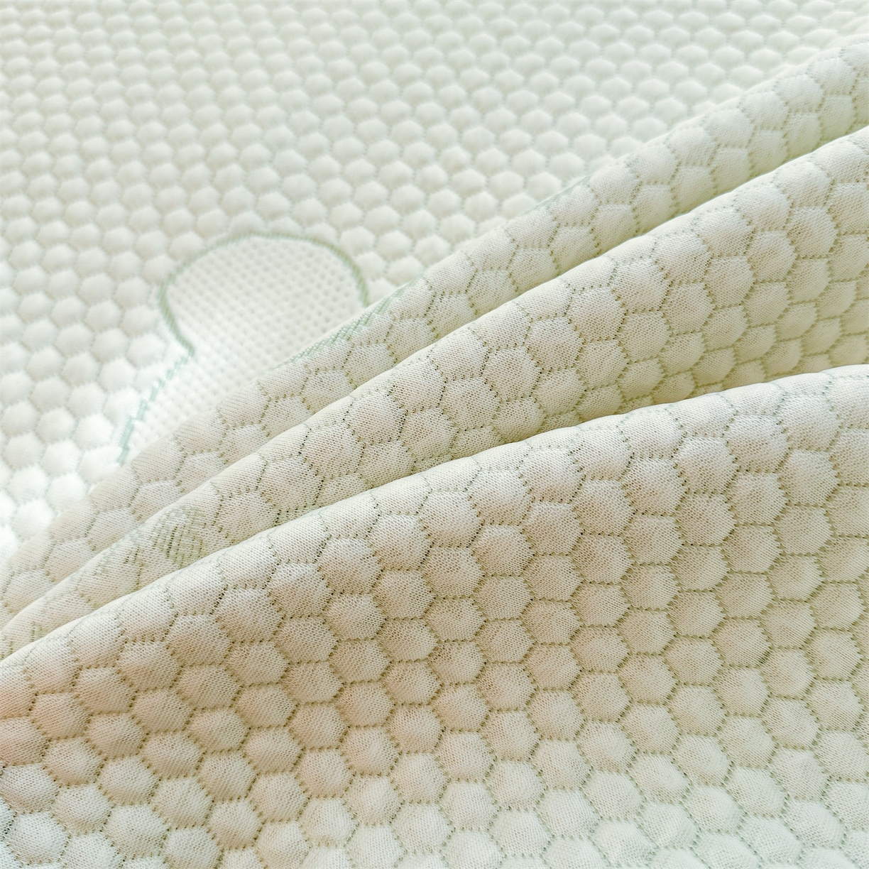 91家纺网 家纺一手货源 找家纺 恒爱家纺 2026新款A类凉感冰豆豆凉席系列三件套 轻松熊-绿