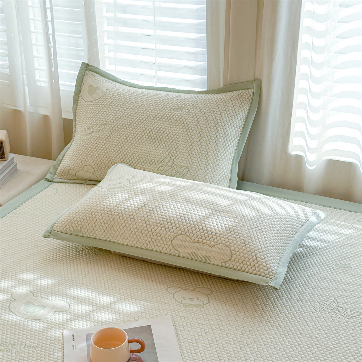 91家纺网 家纺一手货源 找家纺 恒爱家纺 2026新款A类凉感冰豆豆凉席系列三件套 轻松熊-绿