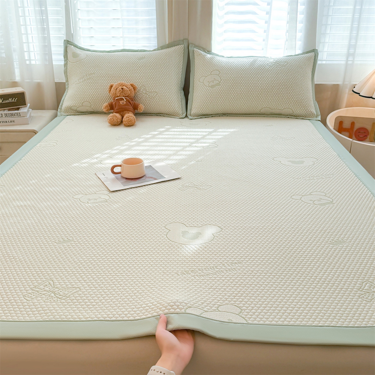 91家纺网 家纺一手货源 找家纺 恒爱家纺 2026新款A类凉感冰豆豆凉席系列三件套 轻松熊-绿