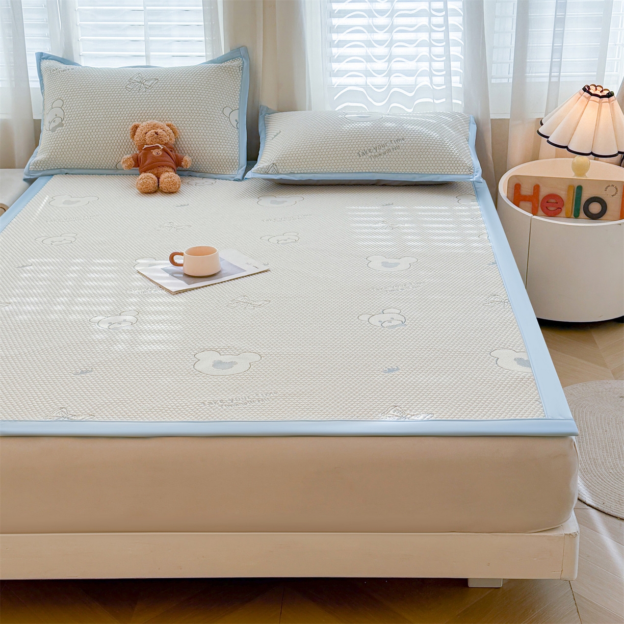 91家纺网 家纺一手货源 找家纺 恒爱家纺 2026新款A类凉感冰豆豆凉席系列三件套 轻松熊-蓝