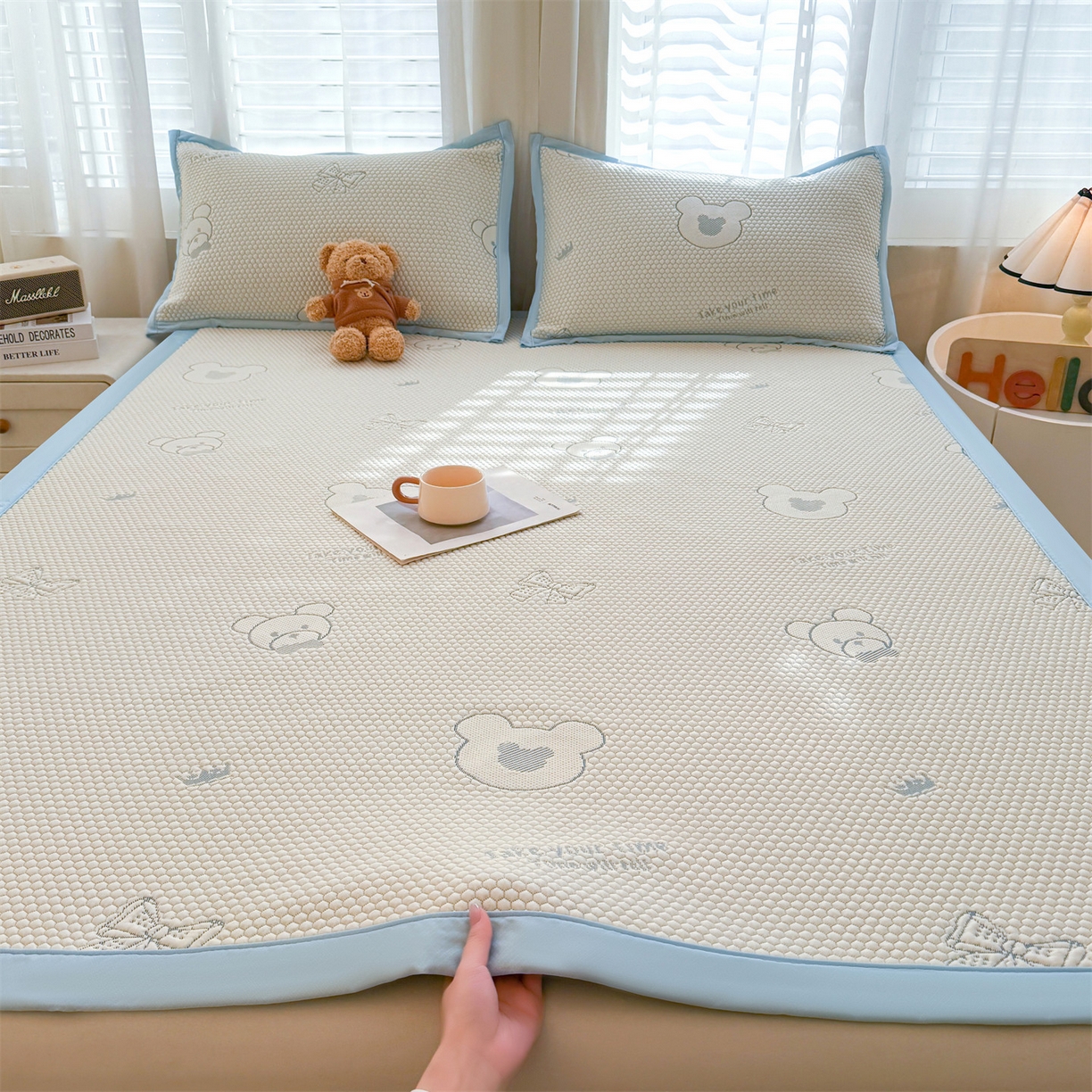 91家纺网 家纺一手货源 找家纺 恒爱家纺 2026新款A类凉感冰豆豆凉席系列三件套 轻松熊-蓝