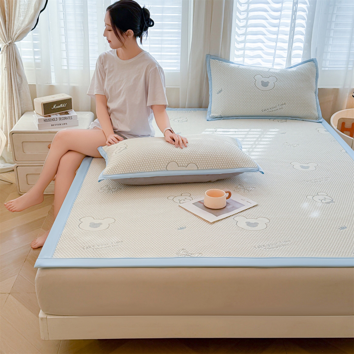 91家纺网 家纺一手货源 找家纺 恒爱家纺 2026新款A类凉感冰豆豆凉席系列三件套 轻松熊-蓝