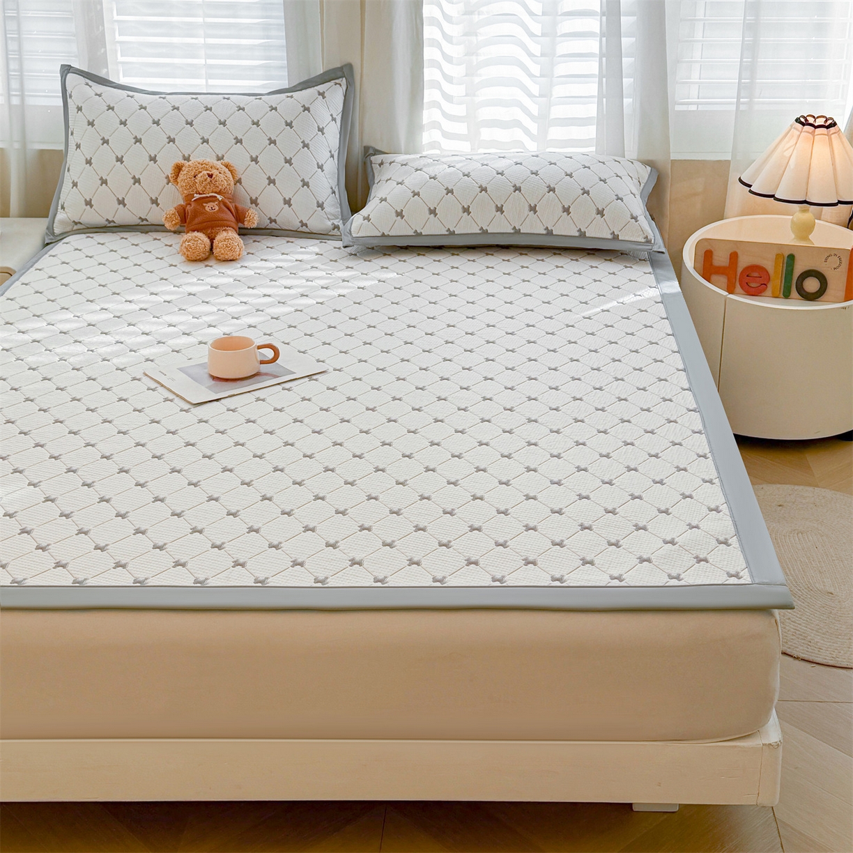 91家纺网 家纺一手货源 找家纺 恒爱家纺 2026新款A类凉感冰豆豆凉席系列三件套 一马当先-灰