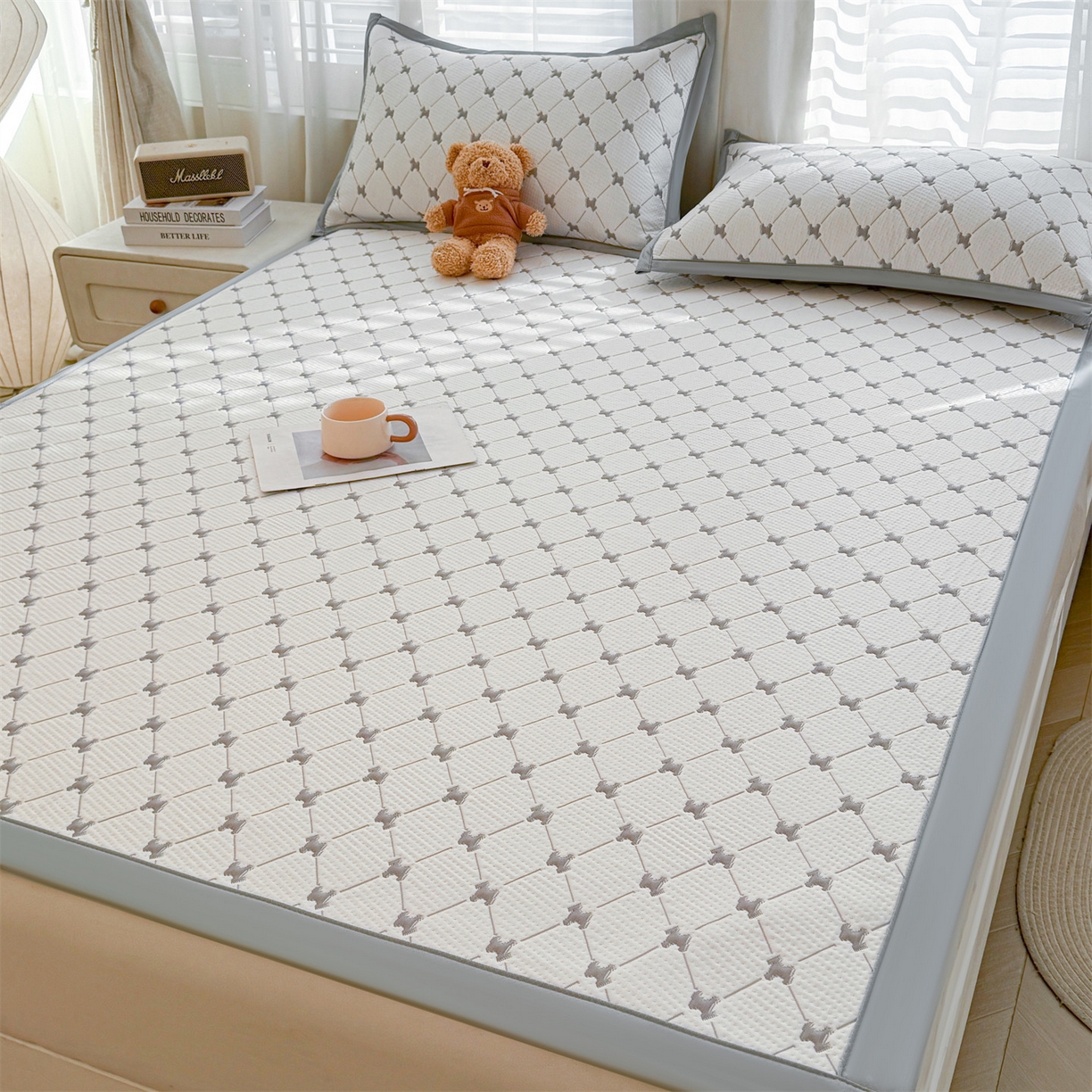 91家纺网 家纺一手货源 找家纺 恒爱家纺 2026新款A类凉感冰豆豆凉席系列三件套 一马当先-灰