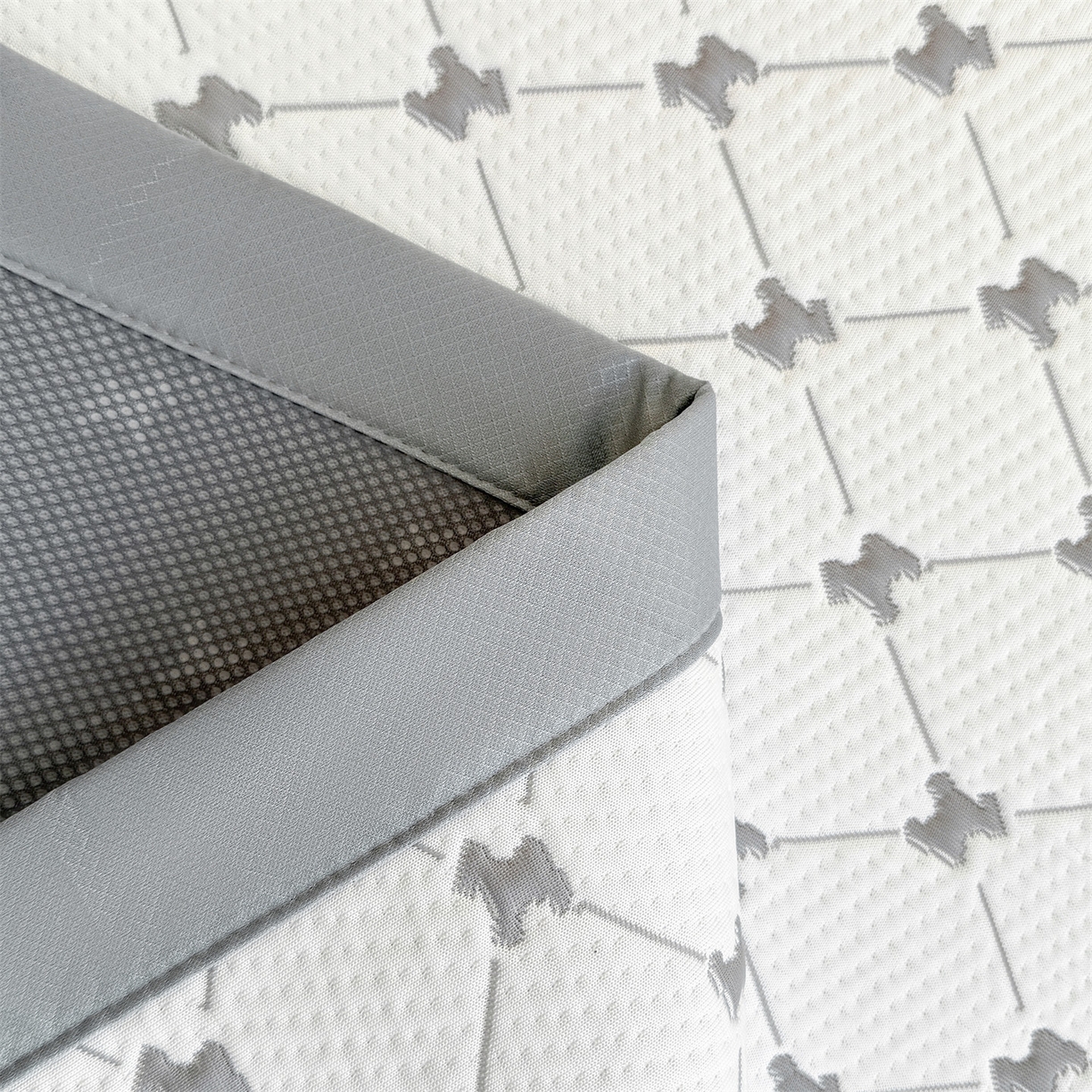 91家纺网 家纺一手货源 找家纺 恒爱家纺 2026新款A类凉感冰豆豆凉席系列三件套 一马当先-灰