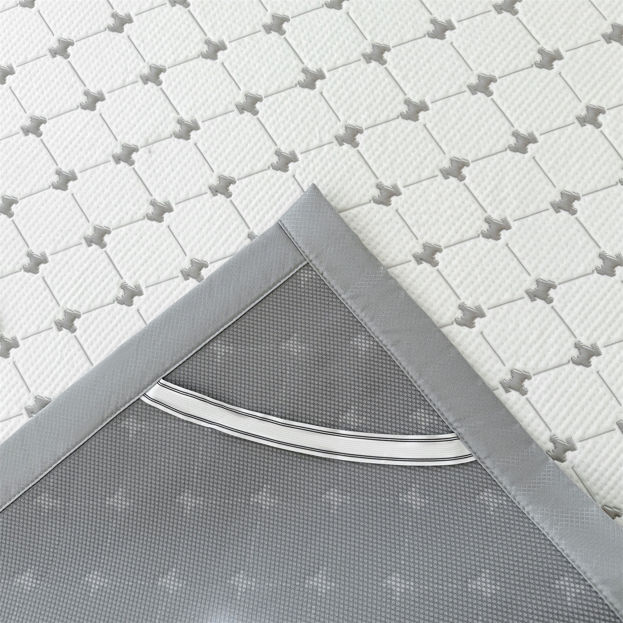 91家纺网 家纺一手货源 找家纺 恒爱家纺 2026新款A类凉感冰豆豆凉席系列三件套 一马当先-灰