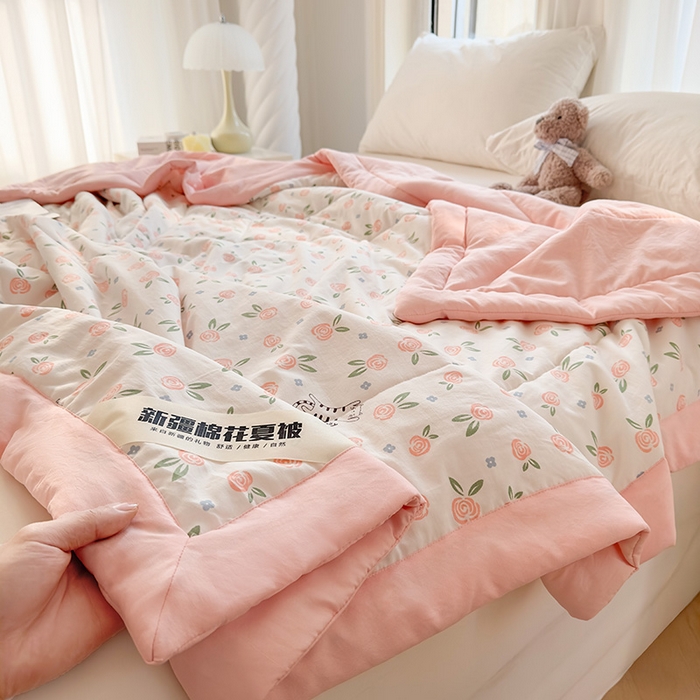 91家纺网 家纺一手货源 找家纺 2026新款A类新疆棉花夏凉被加宽包边水洗棉卡通印花吸湿透气棉花夏被空调被 凌香 花语