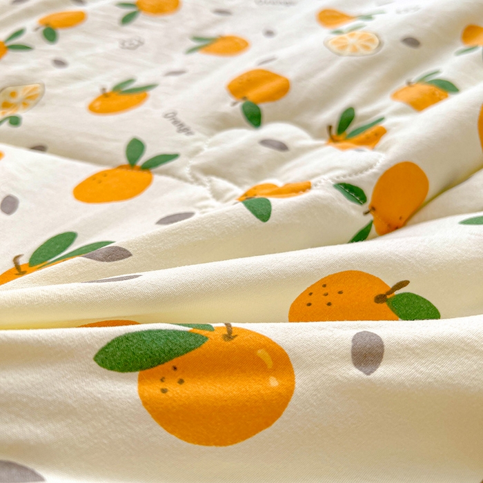 91家纺网 家纺一手货源 找家纺 2026新款A类新疆棉花夏凉被加宽包边水洗棉卡通印花吸湿透气棉花夏被空调被 凌香 桔子