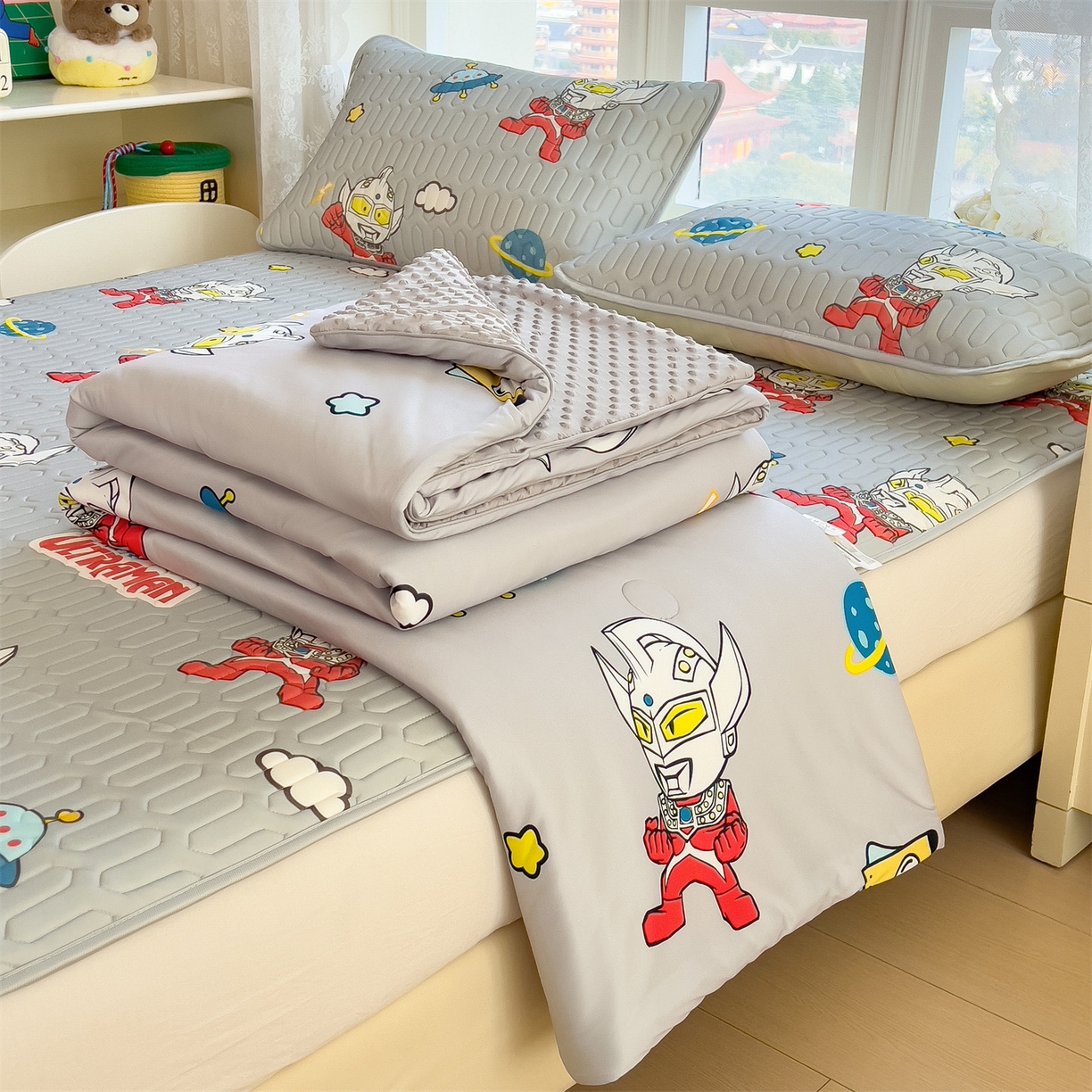 91家纺网 家纺一手货源 找家纺 兄弟坊 2026新款A类正版授权卡通针织棉凉感豆豆夏被 夏凉被 奥特传奇灰