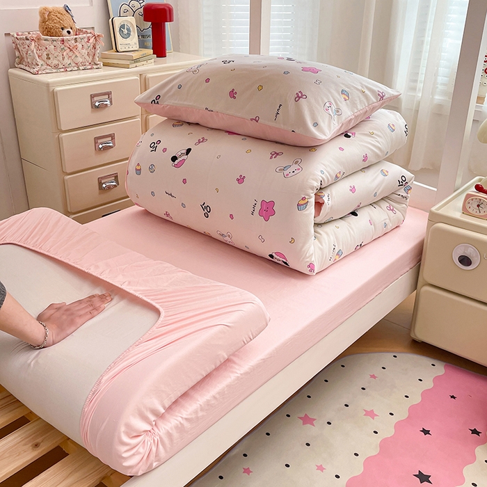 91家纺网 家纺一手货源 找家纺 （总）梦卓家纺 2026新款学生季超柔水洗棉印花卡通宿舍上下铺三件套