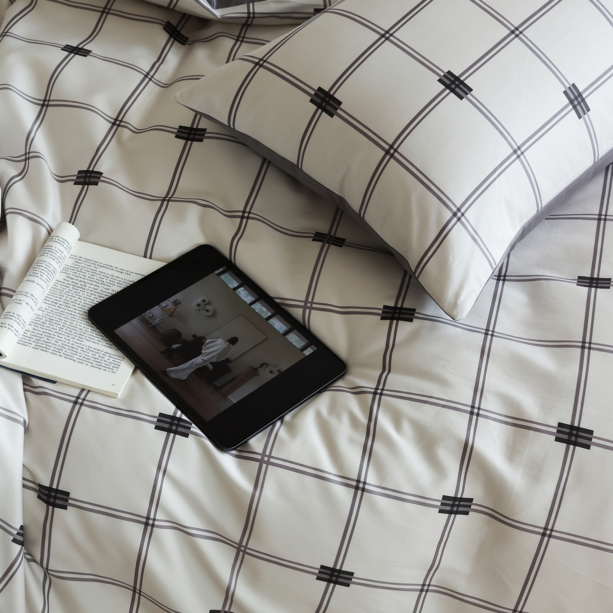 91家纺网 家纺一手货源 找家纺 ONE TWO ONE 121 【提供买家秀】【会员-20】【控价商品】【专版花型】2026新款100s长绒棉纯棉全棉床上用品数码印花四件套 罗曼格纹-灰