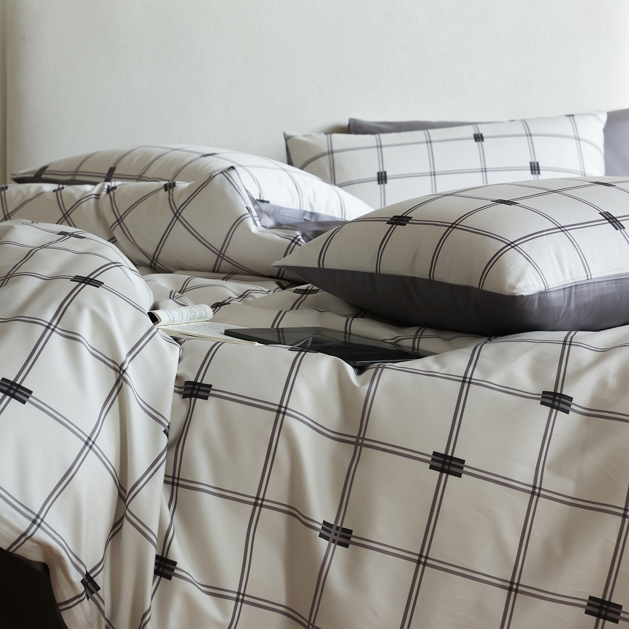 91家纺网 家纺一手货源 找家纺 ONE TWO ONE 121 【提供买家秀】【会员-20】【控价商品】【专版花型】2026新款100s长绒棉纯棉全棉床上用品数码印花四件套 罗曼格纹-灰