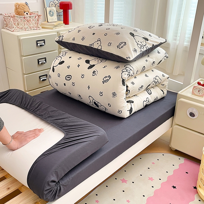 91家纺网 家纺一手货源 找家纺 （总）梦卓家纺 2026新款学生季超柔水洗棉印花卡通宿舍上下铺三件套