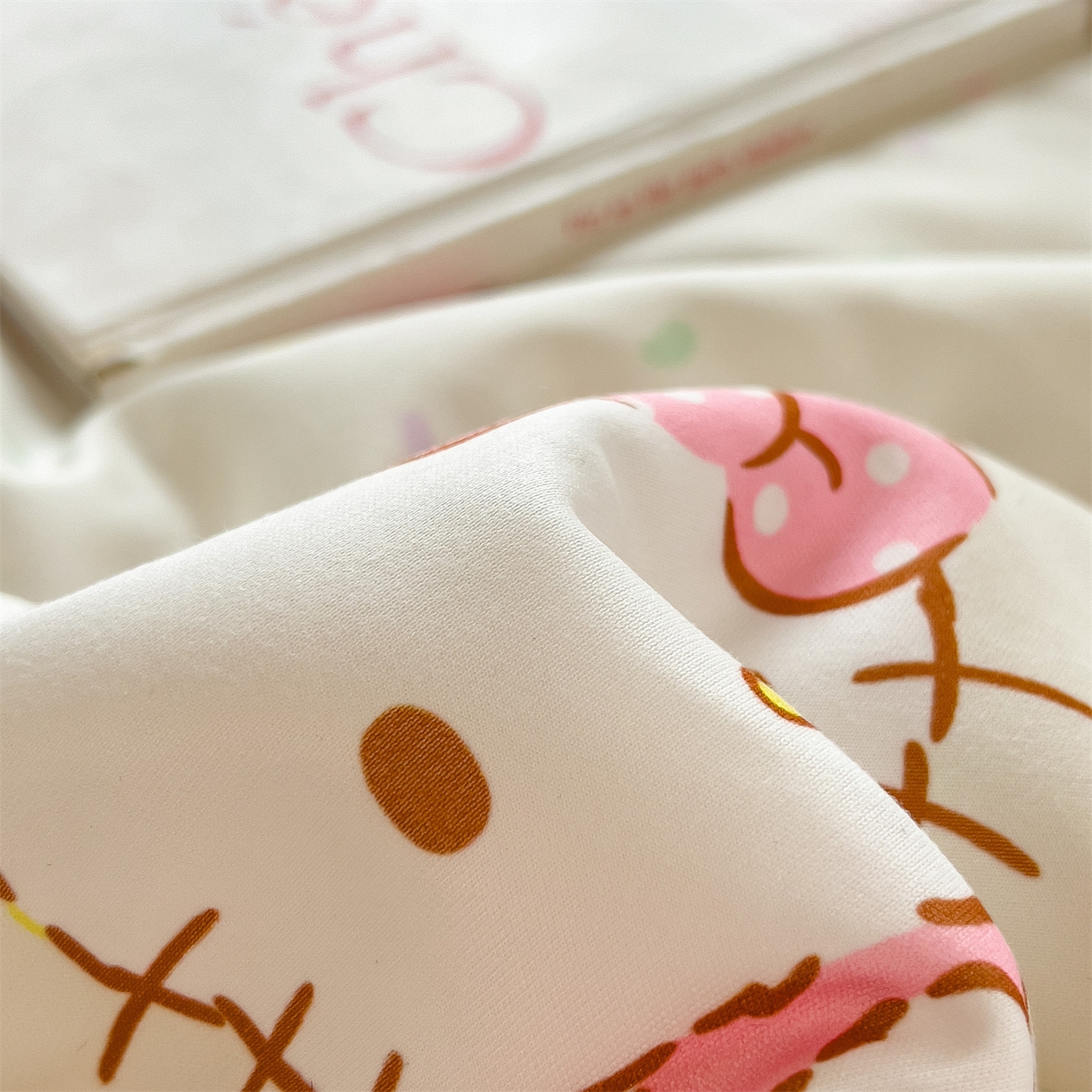 91家纺网 家纺一手货源 找家纺 兄弟坊 2026新款A类正版授权卡通针织棉凉感豆豆夏被 夏凉被 乖乖凯蒂