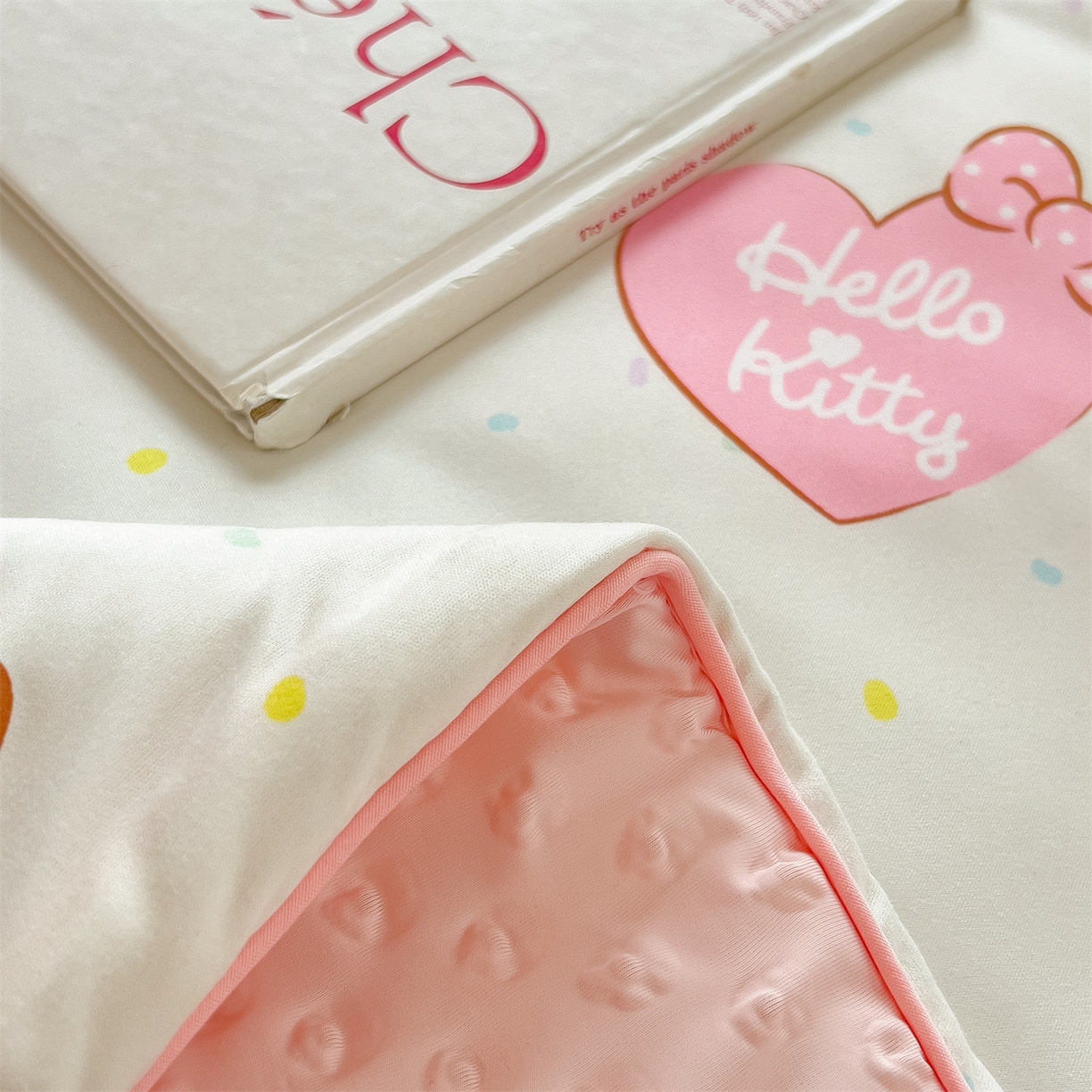 91家纺网 家纺一手货源 找家纺 兄弟坊 2026新款A类正版授权卡通针织棉凉感豆豆夏被 夏凉被 乖乖凯蒂