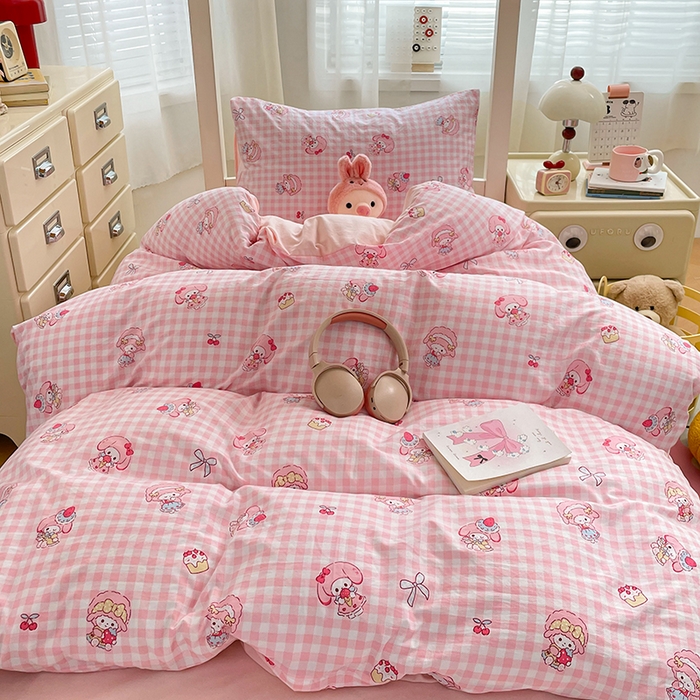 91家纺网 家纺一手货源 找家纺 梦卓家纺 2026新款学生季超柔水洗棉印花卡通宿舍上下铺三件套 甜心美乐蒂