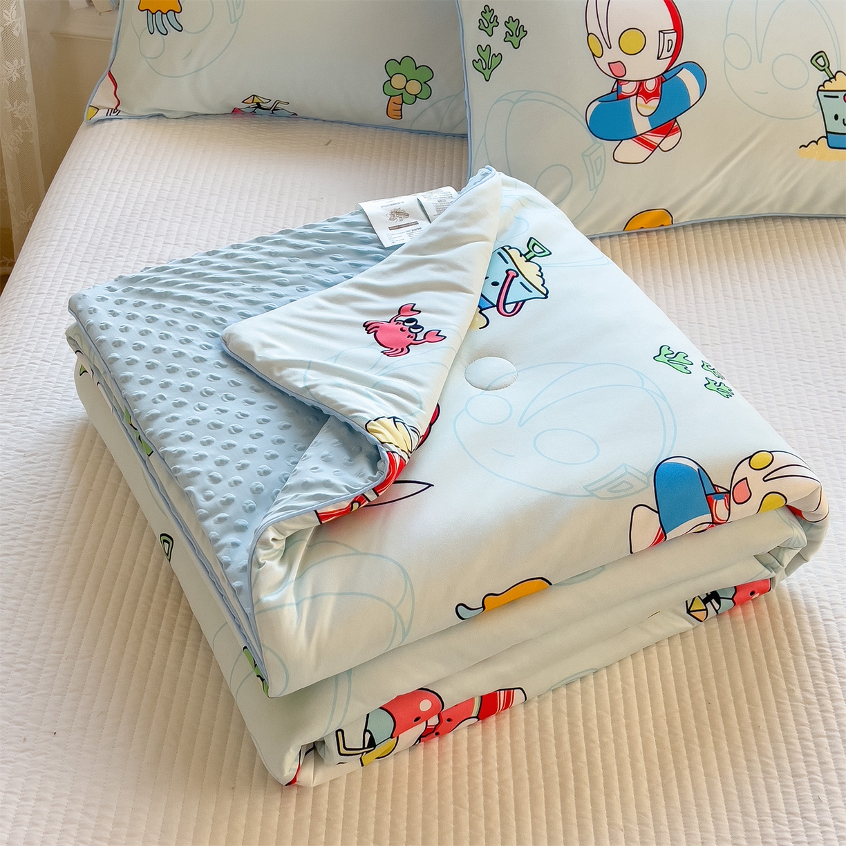 91家纺网 家纺一手货源 找家纺 兄弟坊 2026新款A类正版授权卡通针织棉凉感豆豆夏被 夏凉被 夏日奥特