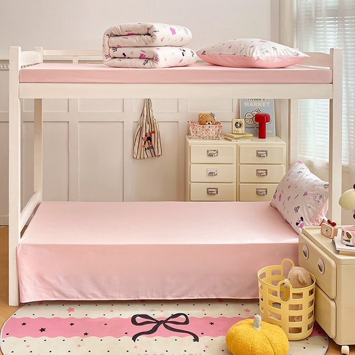 91家纺网 家纺一手货源 找家纺 梦卓家纺 2026新款学生季超柔水洗棉印花卡通宿舍上下铺三件套 卡哇伊