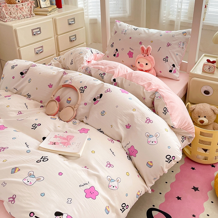 91家纺网 家纺一手货源 找家纺 梦卓家纺 2026新款学生季超柔水洗棉印花卡通宿舍上下铺三件套 卡哇伊