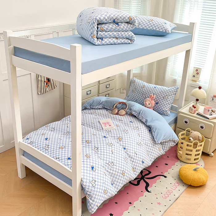 91家纺网 家纺一手货源 找家纺 梦卓家纺 2026新款学生季超柔水洗棉印花卡通宿舍上下铺三件套 蓝格汪