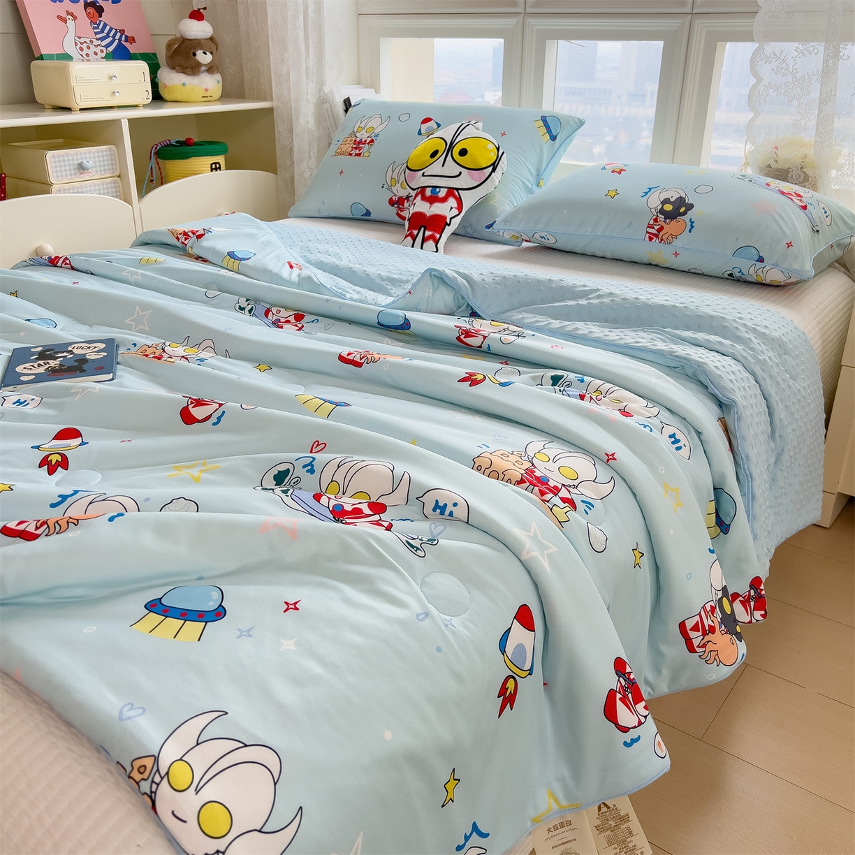 91家纺网 家纺一手货源 找家纺 兄弟坊 2026新款A类正版授权卡通针织棉凉感豆豆夏被 夏凉被 奥特沙滩