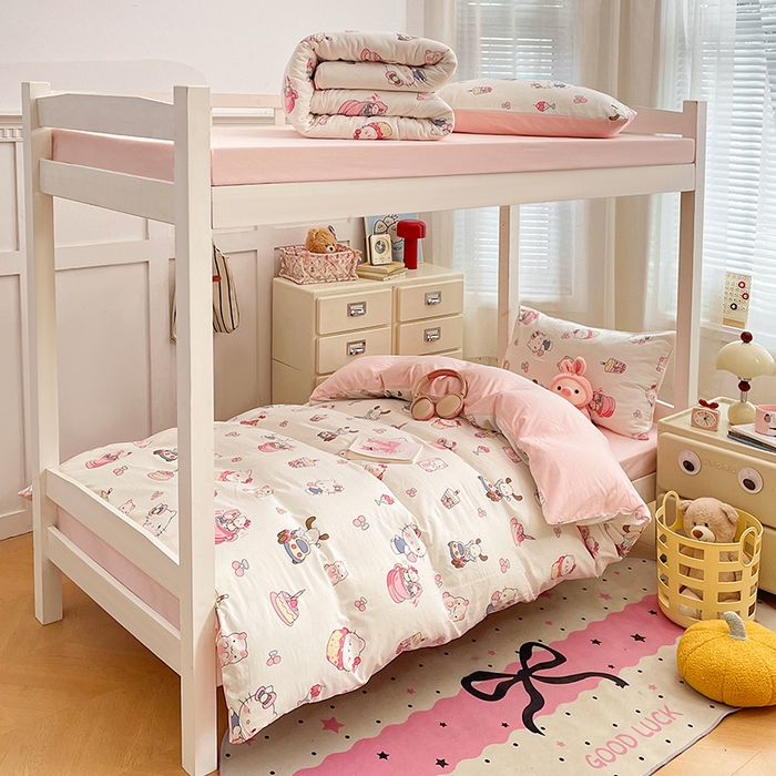 91家纺网 家纺一手货源 找家纺 梦卓家纺 2026新款学生季超柔水洗棉印花卡通宿舍上下铺三件套 KT猫