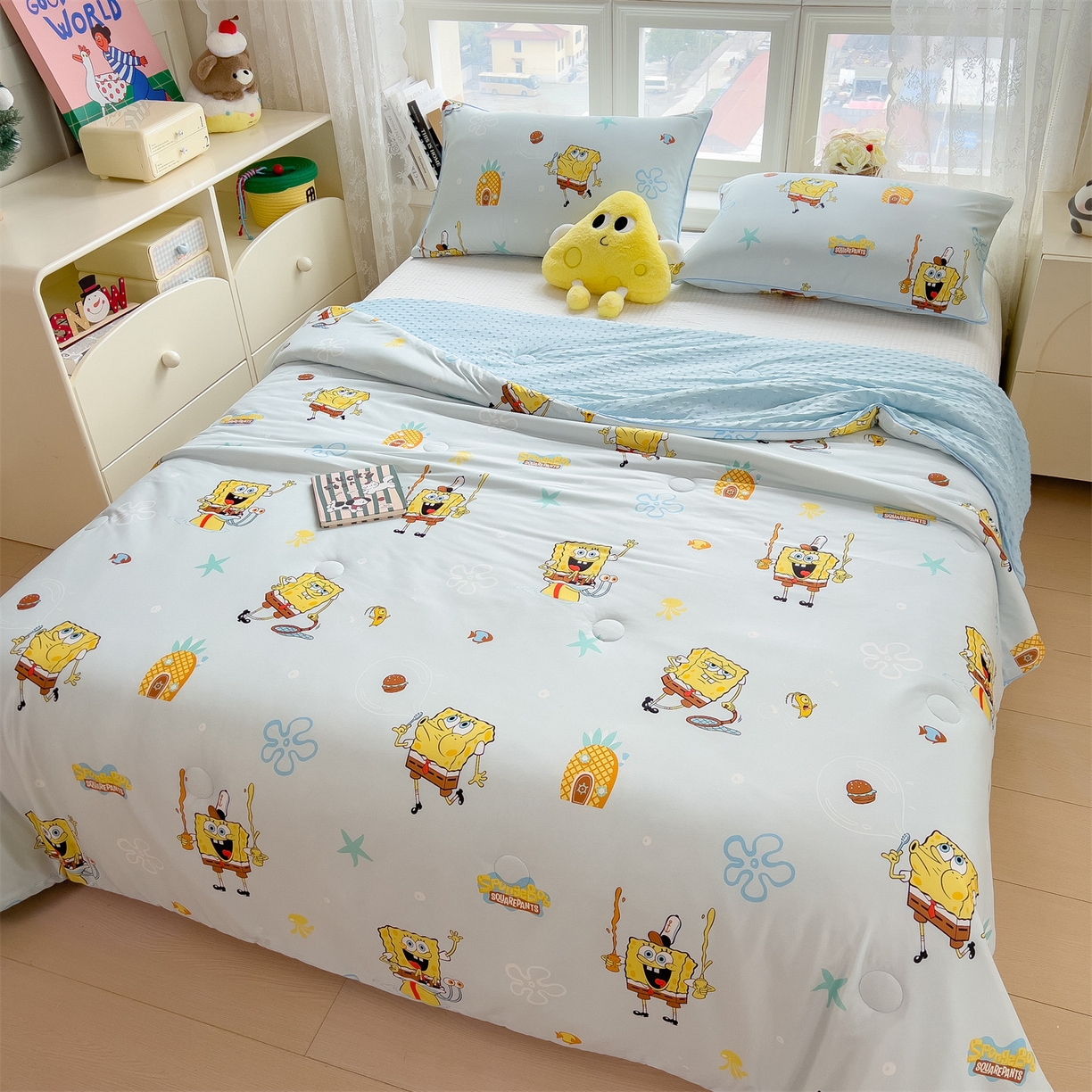 91家纺网 家纺一手货源 找家纺 兄弟坊 2026新款A类正版授权卡通针织棉凉感豆豆夏被 夏凉被 海绵世界