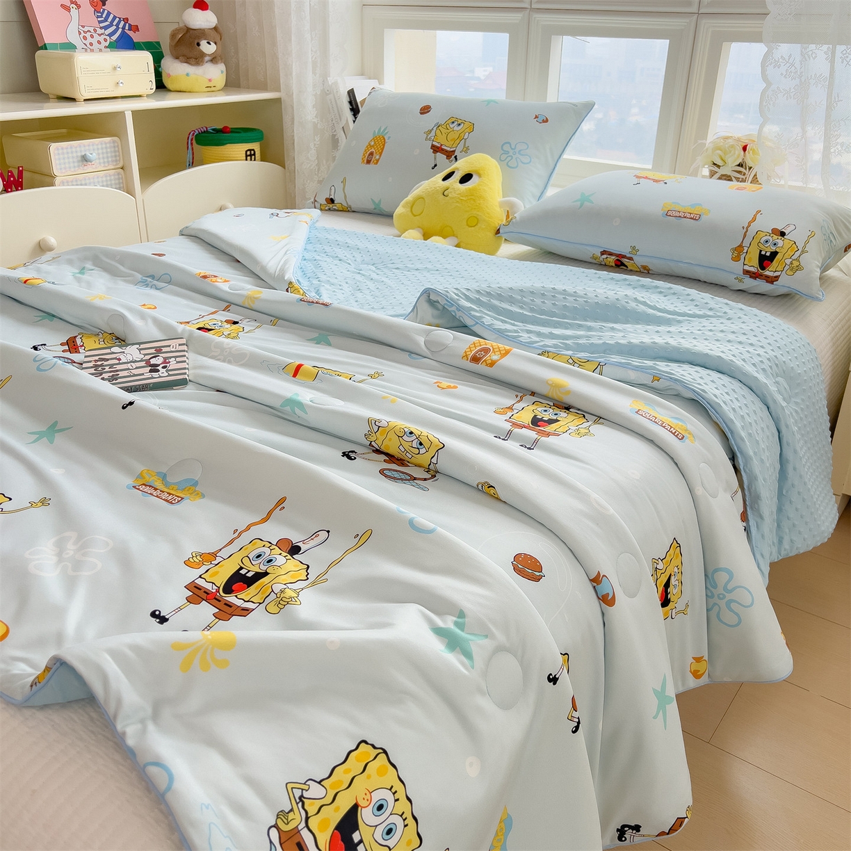 91家纺网 家纺一手货源 找家纺 兄弟坊 2026新款A类正版授权卡通针织棉凉感豆豆夏被 夏凉被 海绵世界