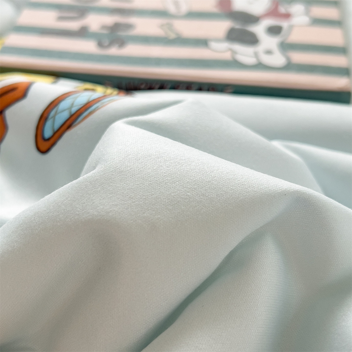 91家纺网 家纺一手货源 找家纺 兄弟坊 2026新款A类正版授权卡通针织棉凉感豆豆夏被 夏凉被 海绵世界