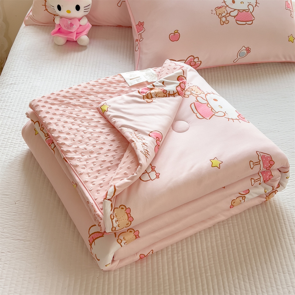 91家纺网 家纺一手货源 找家纺 兄弟坊 2026新款A类正版授权卡通针织棉凉感豆豆夏被 夏凉被 凯蒂小猫