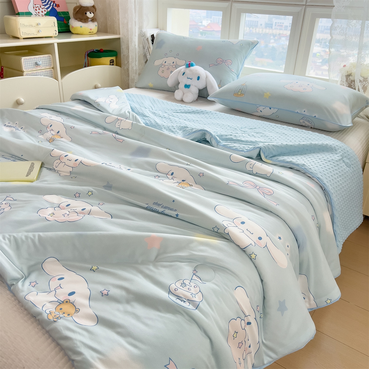 91家纺网 家纺一手货源 找家纺 兄弟坊 2026新款A类正版授权卡通针织棉凉感豆豆夏被 夏凉被 闪闪玉桂狗