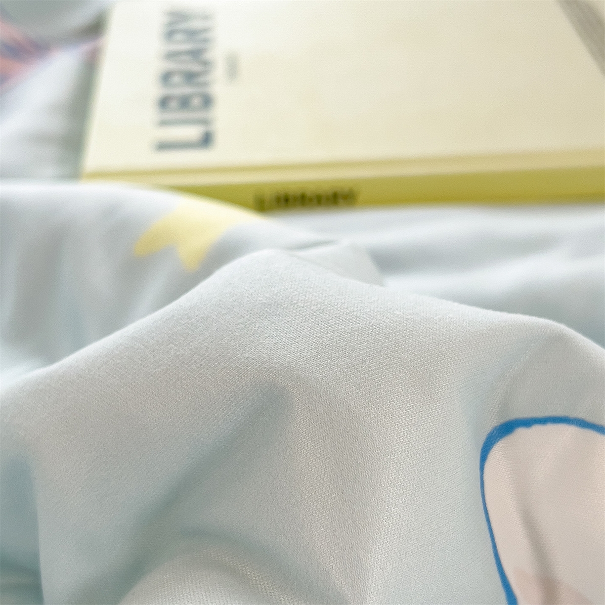 91家纺网 家纺一手货源 找家纺 兄弟坊 2026新款A类正版授权卡通针织棉凉感豆豆夏被 夏凉被 闪闪玉桂狗