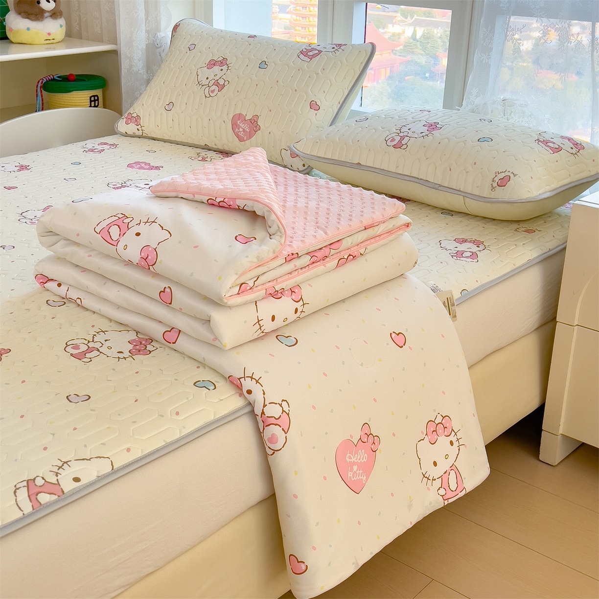 91家纺网 家纺一手货源 找家纺 兄弟坊 2026新款A类正版授权卡通乳胶凉席夏被四件套 乖乖凯蒂