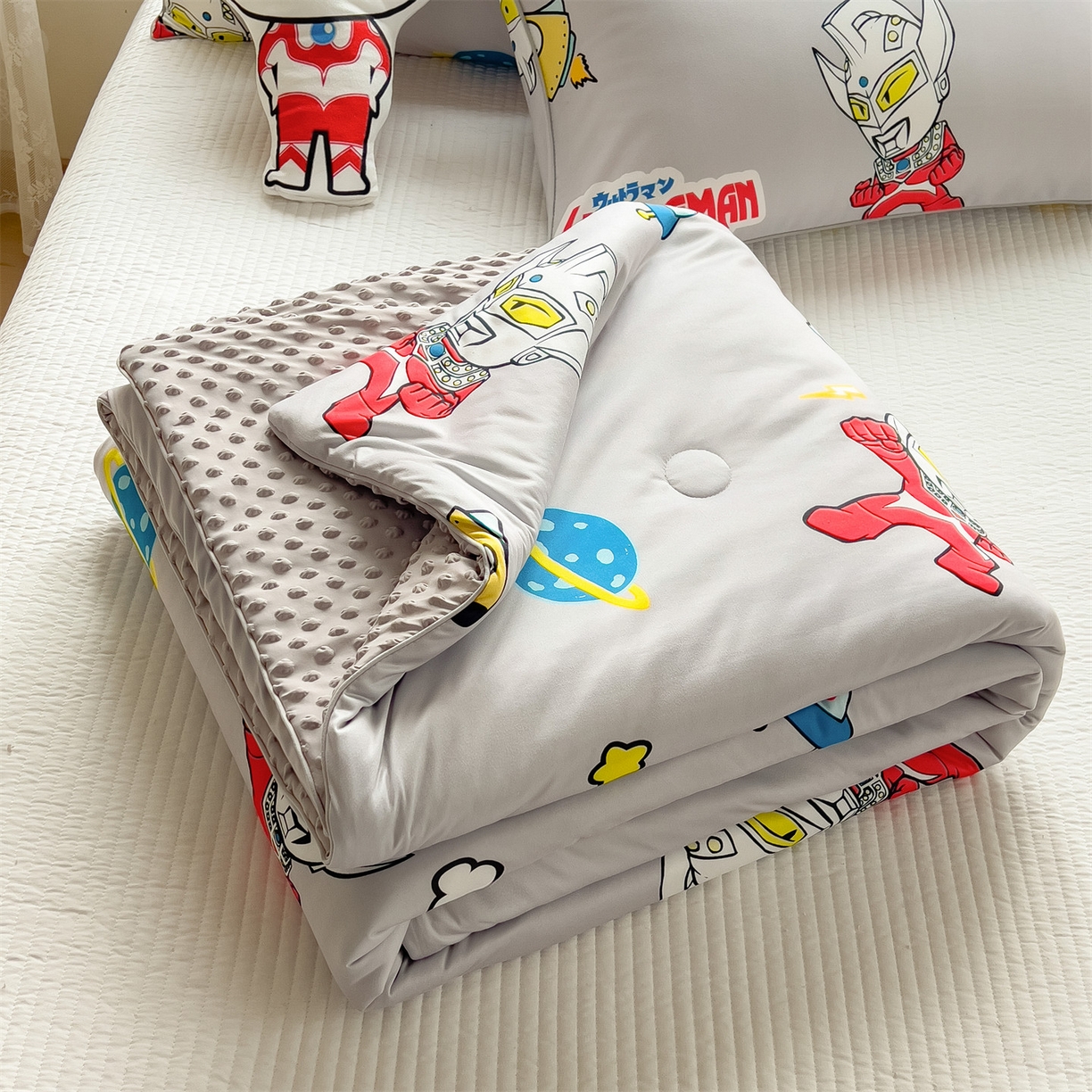 91家纺网 家纺一手货源 找家纺 兄弟坊 2026新款A类正版授权卡通乳胶凉席夏被四件套 奥特传奇灰