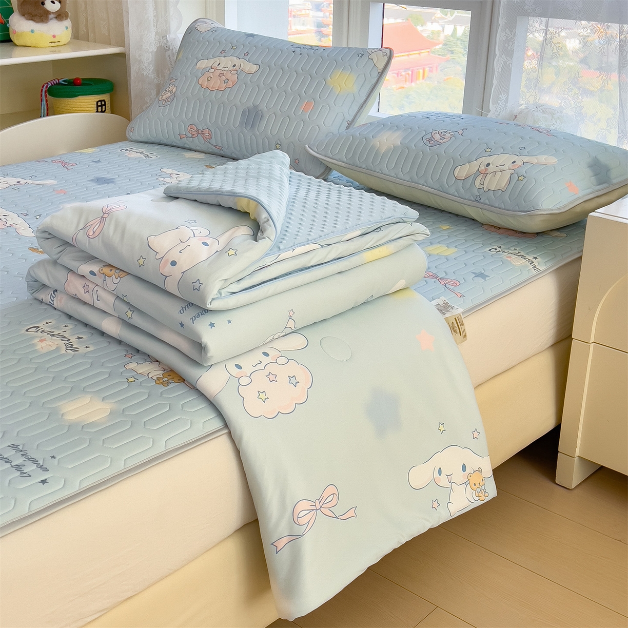 91家纺网 家纺一手货源 找家纺 兄弟坊 2026新款A类正版授权卡通乳胶凉席夏被四件套 闪闪玉桂狗