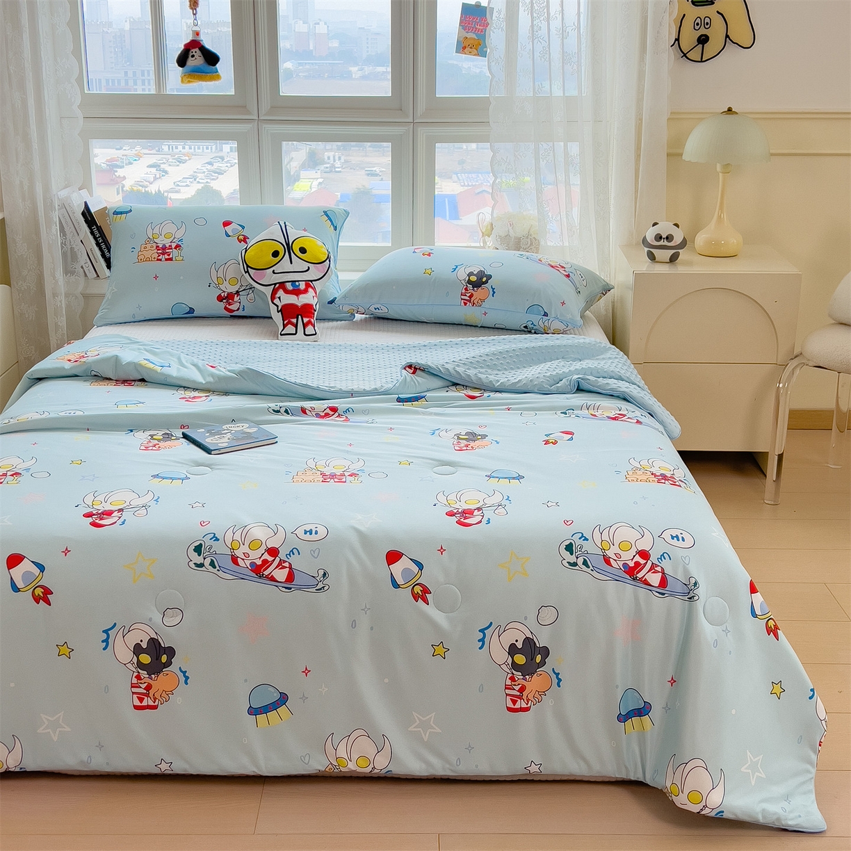 91家纺网 家纺一手货源 找家纺 兄弟坊 2026新款A类正版授权卡通乳胶凉席夏被四件套 奥特沙滩