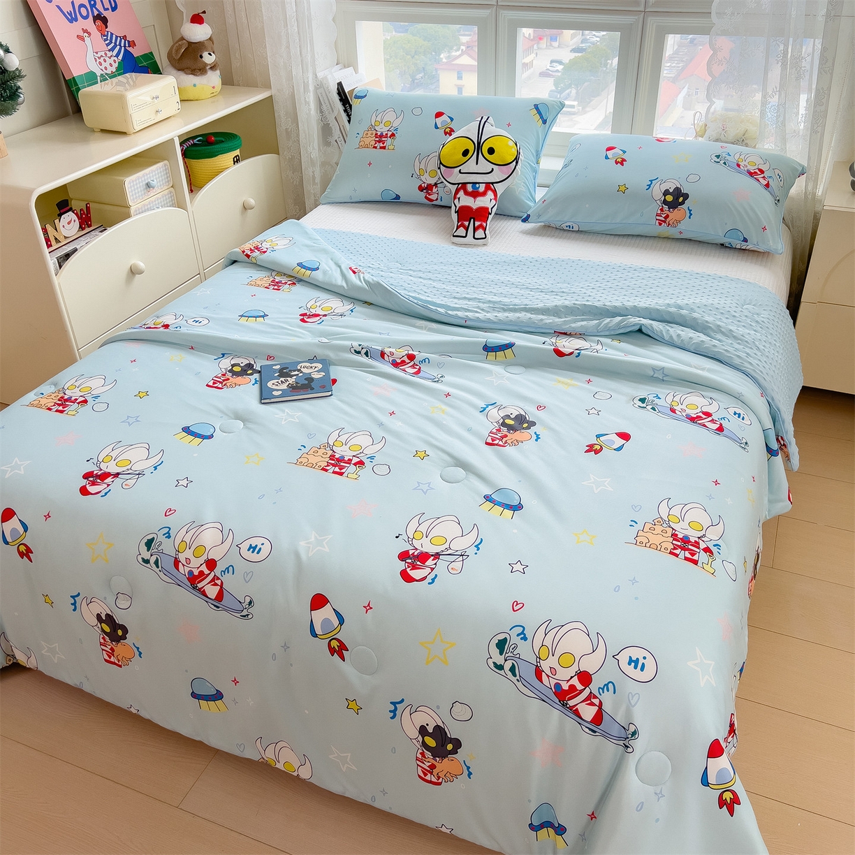 91家纺网 家纺一手货源 找家纺 兄弟坊 2026新款A类正版授权卡通乳胶凉席夏被四件套 奥特沙滩