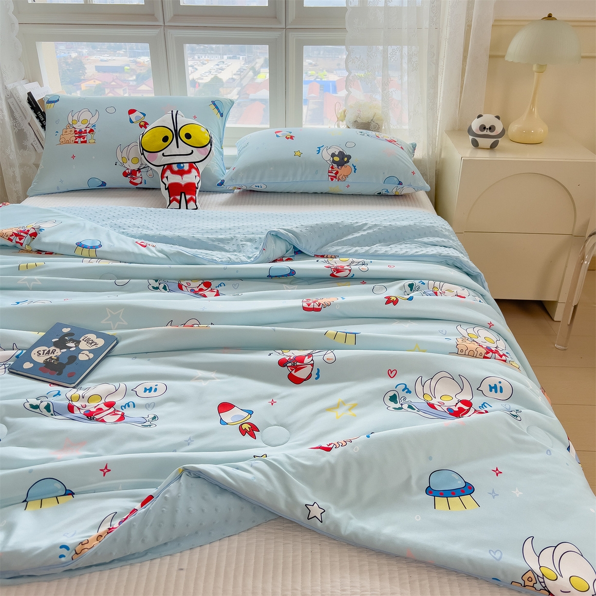 91家纺网 家纺一手货源 找家纺 兄弟坊 2026新款A类正版授权卡通乳胶凉席夏被四件套 奥特沙滩