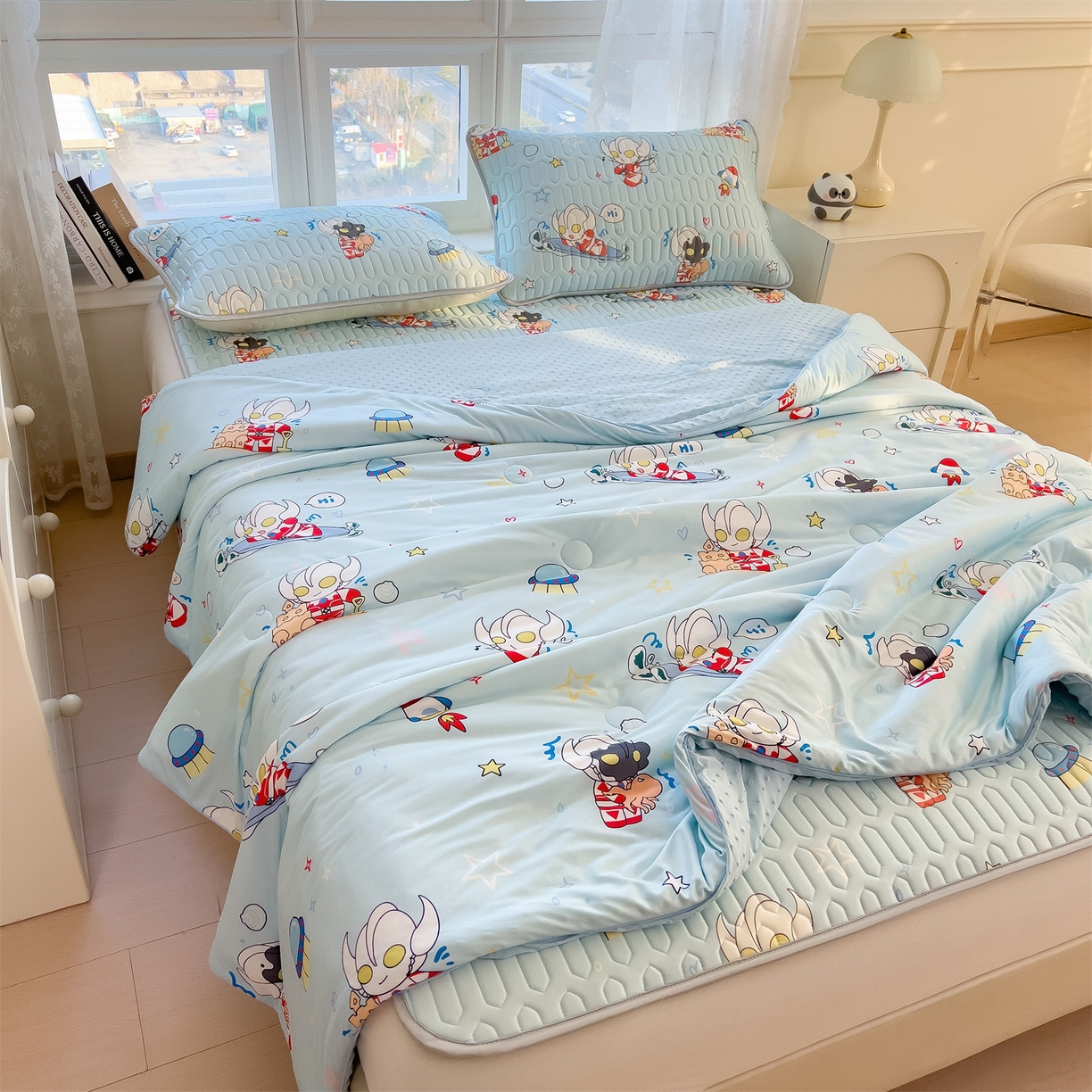 91家纺网 家纺一手货源 找家纺 兄弟坊 2026新款A类正版授权卡通乳胶凉席夏被四件套 奥特沙滩