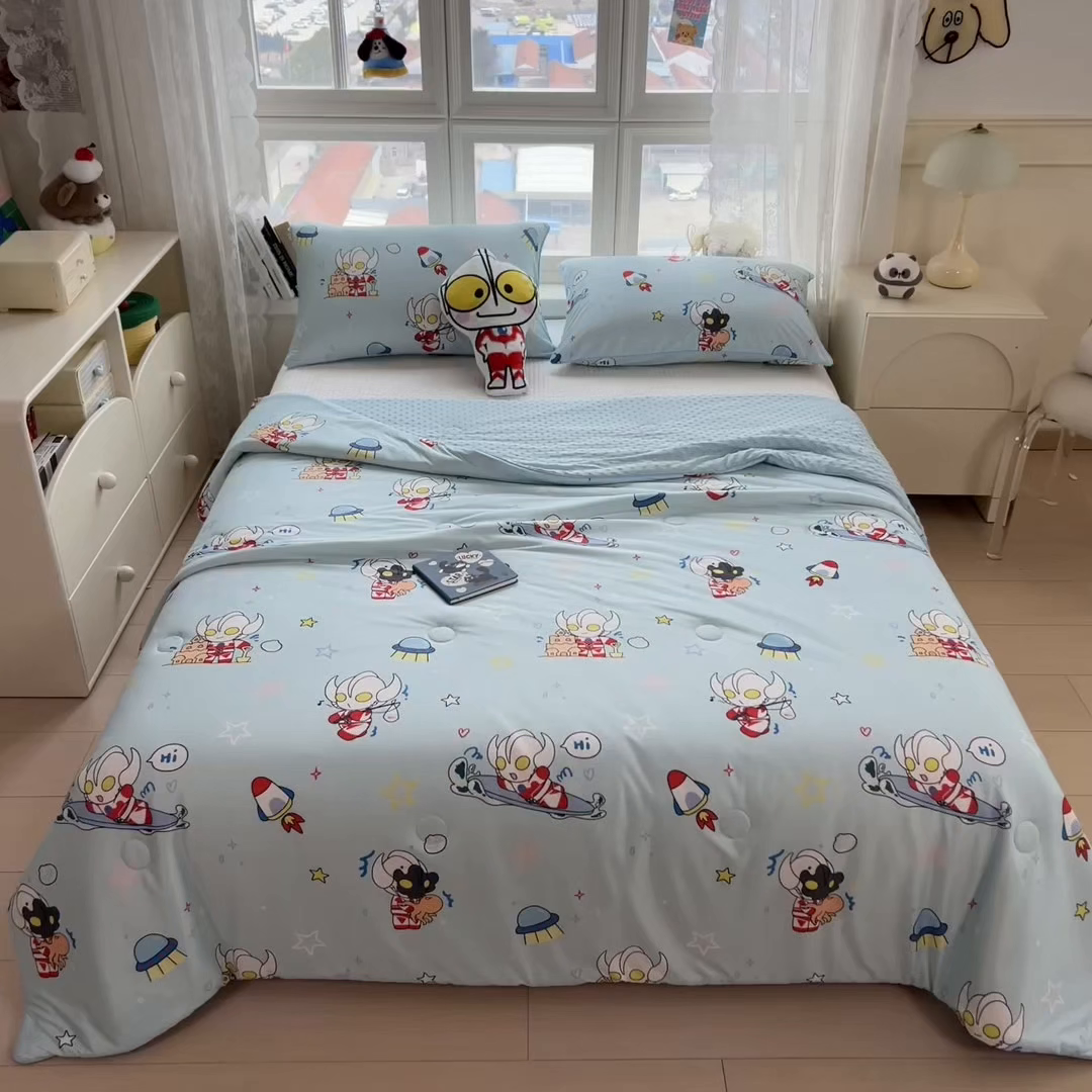 91家纺网 家纺一手货源 找家纺 兄弟坊 2026新款A类正版授权卡通乳胶凉席夏被四件套 奥特沙滩