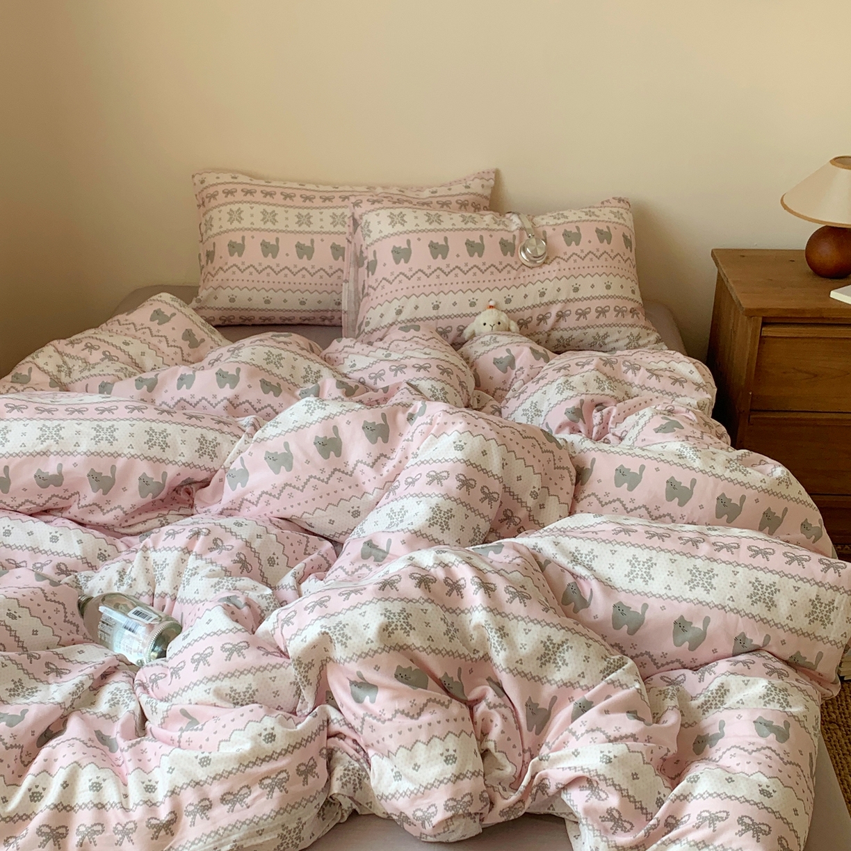 91家纺网 家纺一手货源 找家纺 桃喜 2026春夏新款全棉纯棉双层纱系列四件套 双层纱-费尔岛小猫