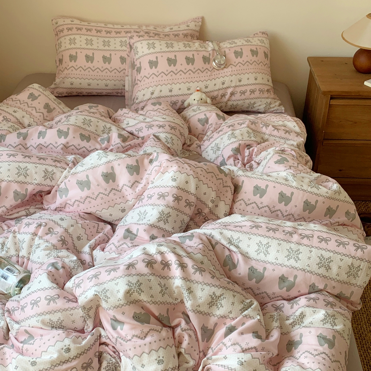 91家纺网 家纺一手货源 找家纺 桃喜 2026春夏新款全棉纯棉双层纱系列四件套 双层纱-费尔岛小猫