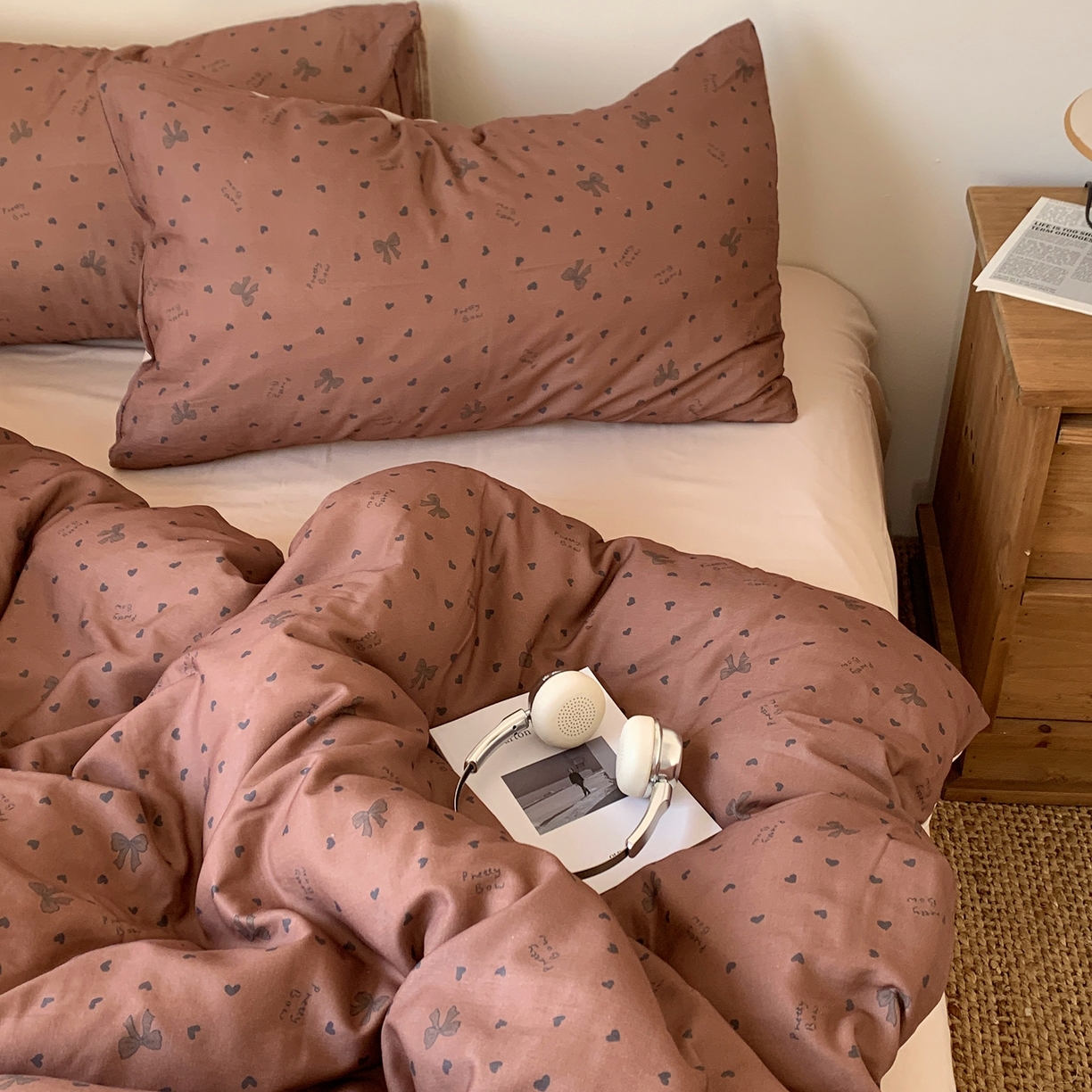 91家纺网 家纺一手货源 找家纺 桃喜 2026春夏新款全棉纯棉双层纱系列四件套 双层纱-咖色蝴蝶结