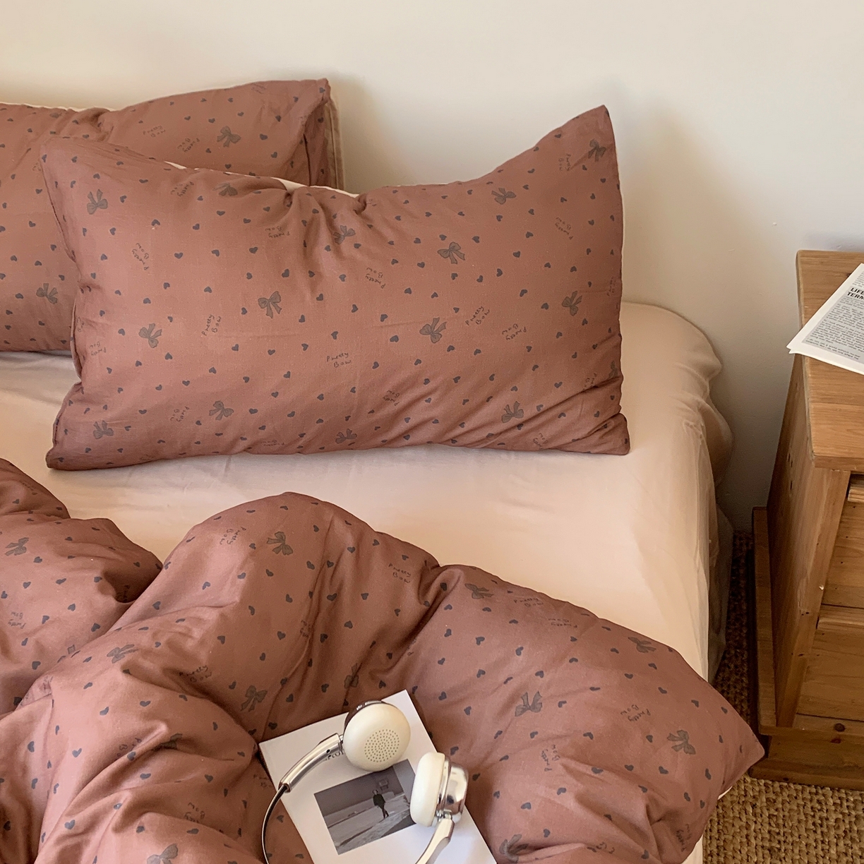 91家纺网 家纺一手货源 找家纺 桃喜 2026春夏新款全棉纯棉双层纱系列四件套 双层纱-咖色蝴蝶结