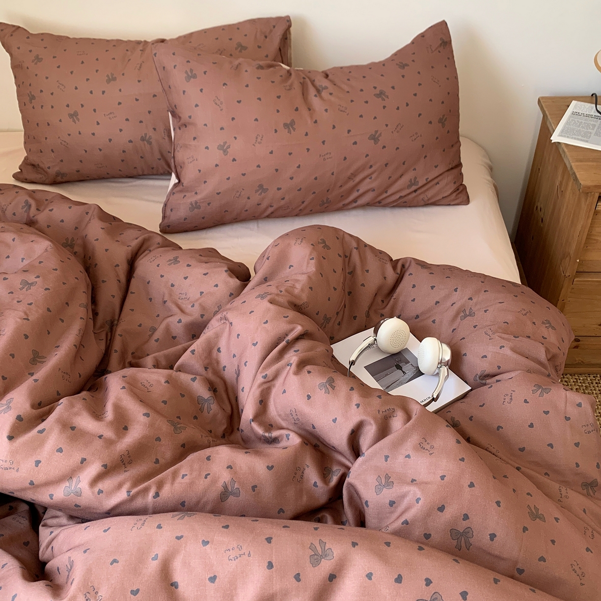 91家纺网 家纺一手货源 找家纺 桃喜 2026春夏新款全棉纯棉双层纱系列四件套 双层纱-咖色蝴蝶结